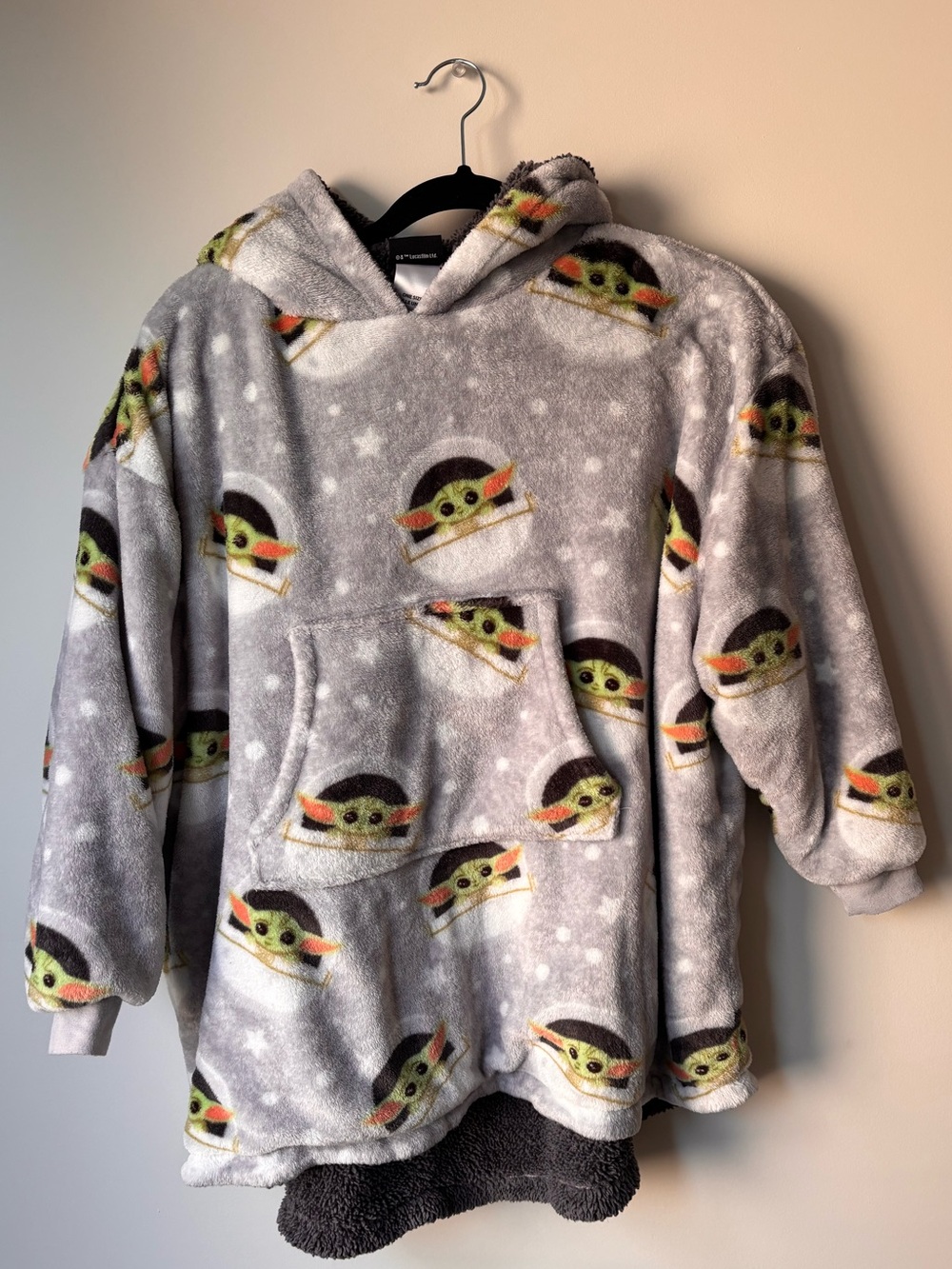 Star Wars Gray & Green The Child Hooded Cozy Pullover